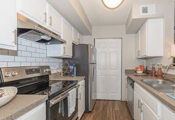 Gourmet kitchen with subway tile backsplash